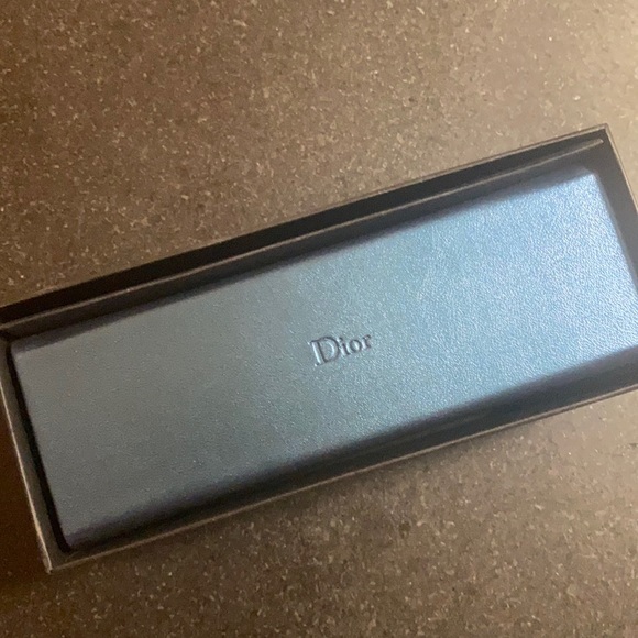 New sunglasses from Dior collection collaboration with Rihanna - Picture 1 of 9